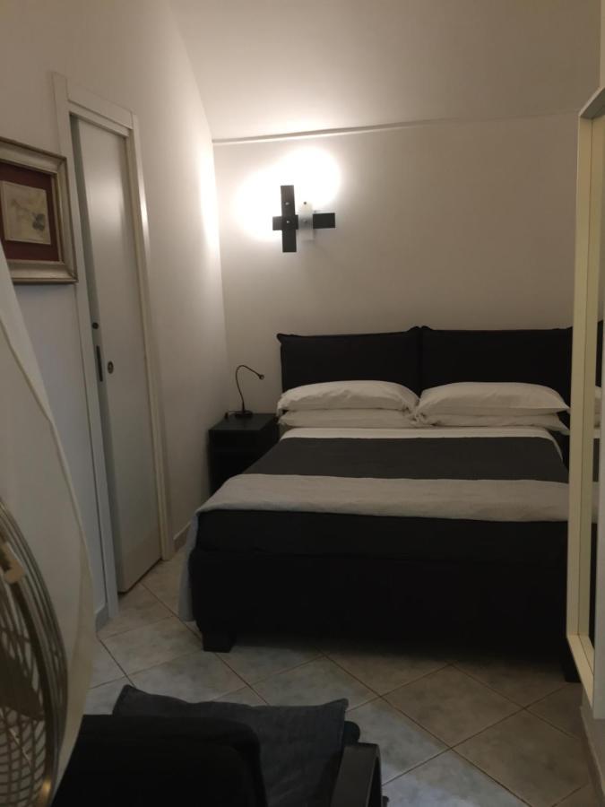Appartement La Residenza Napoli Short Let Monolocale Standard Via Chiaia 82 Napoli Extérieur photo