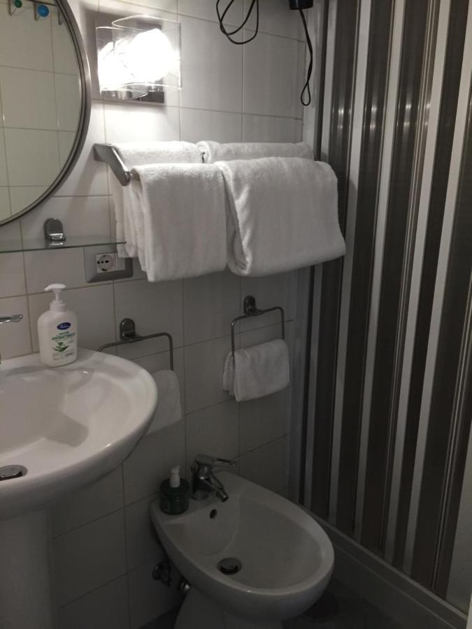Appartement La Residenza Napoli Short Let Monolocale Standard Via Chiaia 82 Napoli Extérieur photo